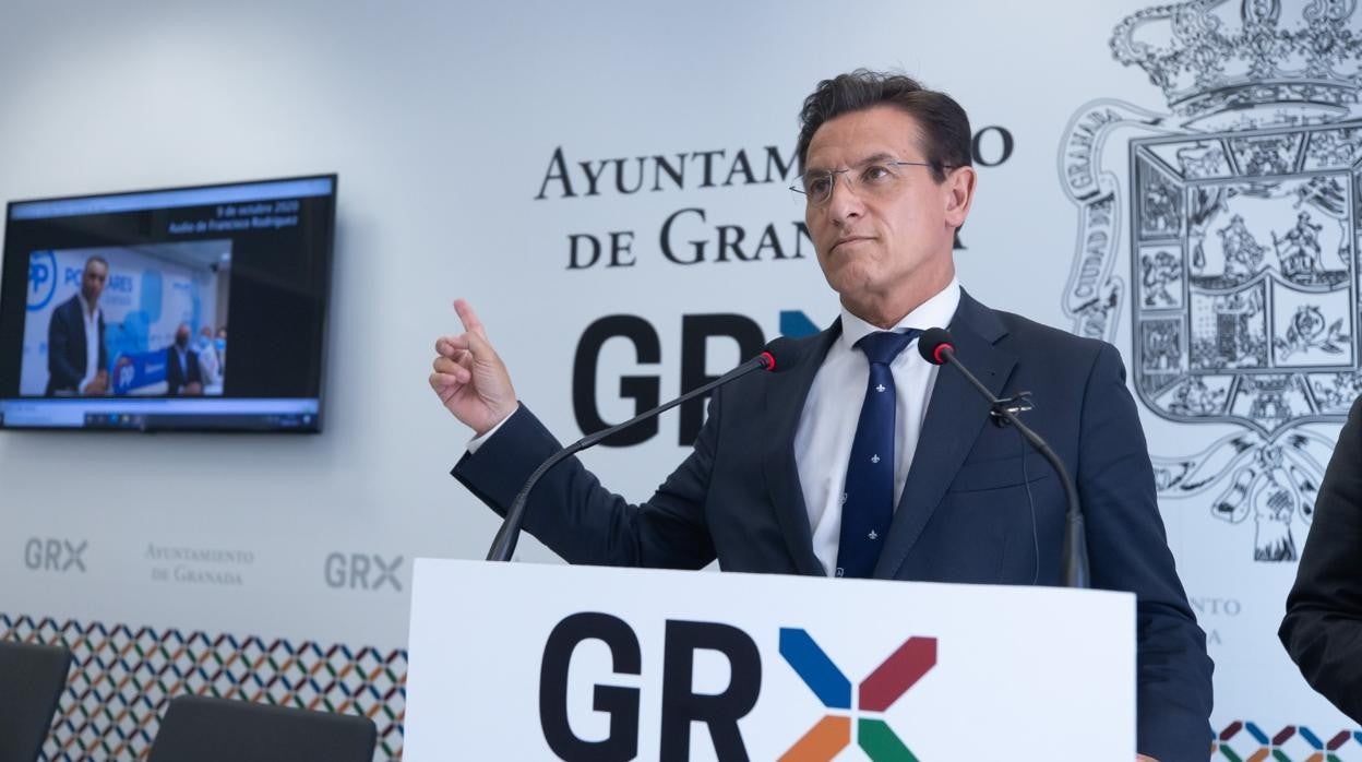 Salvador en la rueda de prensa de este martes donde confirmaba su continuidad