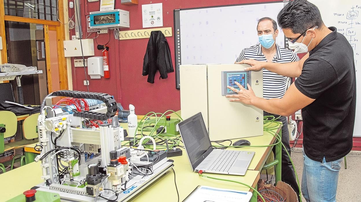 Clase de robótica en un centro de FP de Sevilla