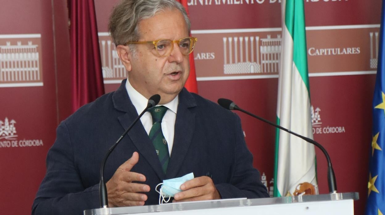 El edil de Urbanismo, Salvador Fuentes (PP), hoy durante su comparecencia