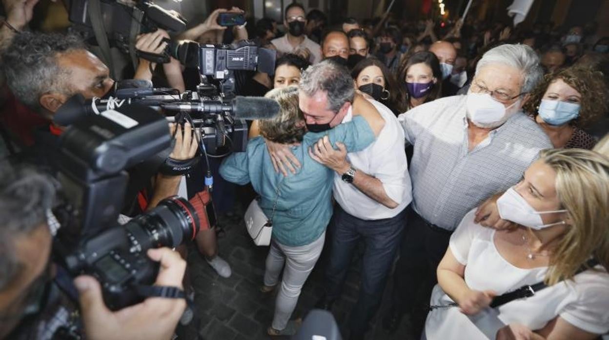 El ya candidato del PSOE a la Junta, Juan Espadas, este domingo en San Vicente, sede del partido en Sevilla