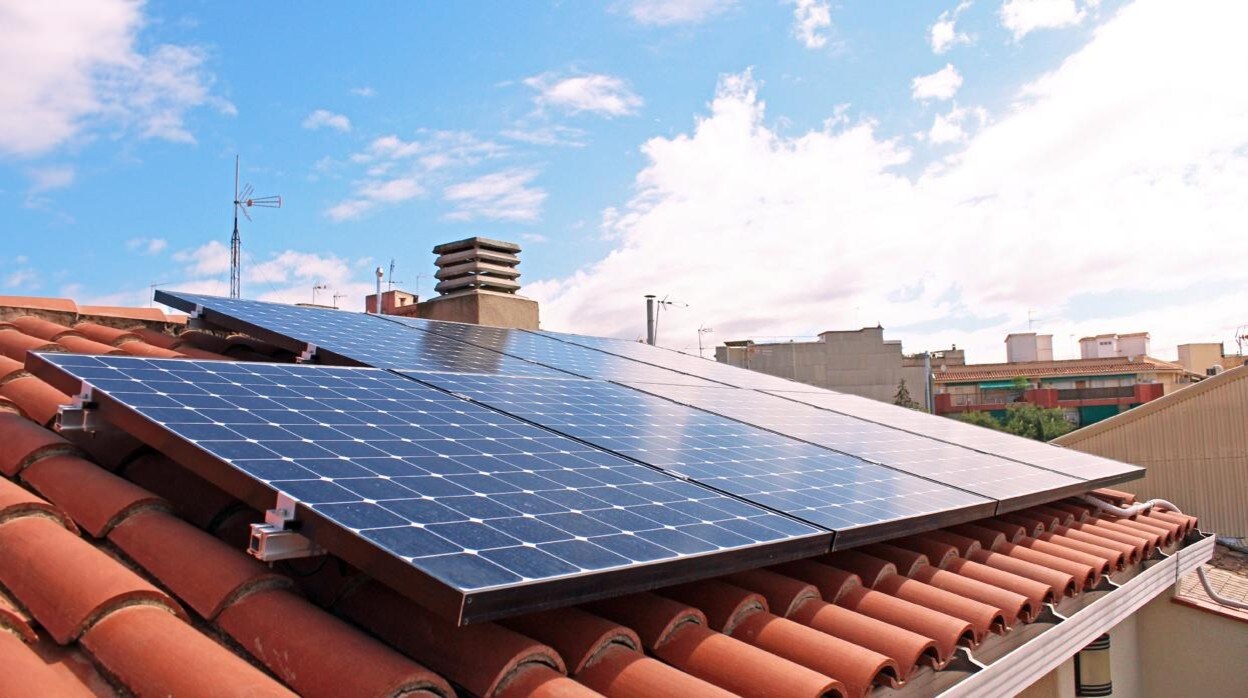 Instalación de placas solares en una vivienda de Córdoba
