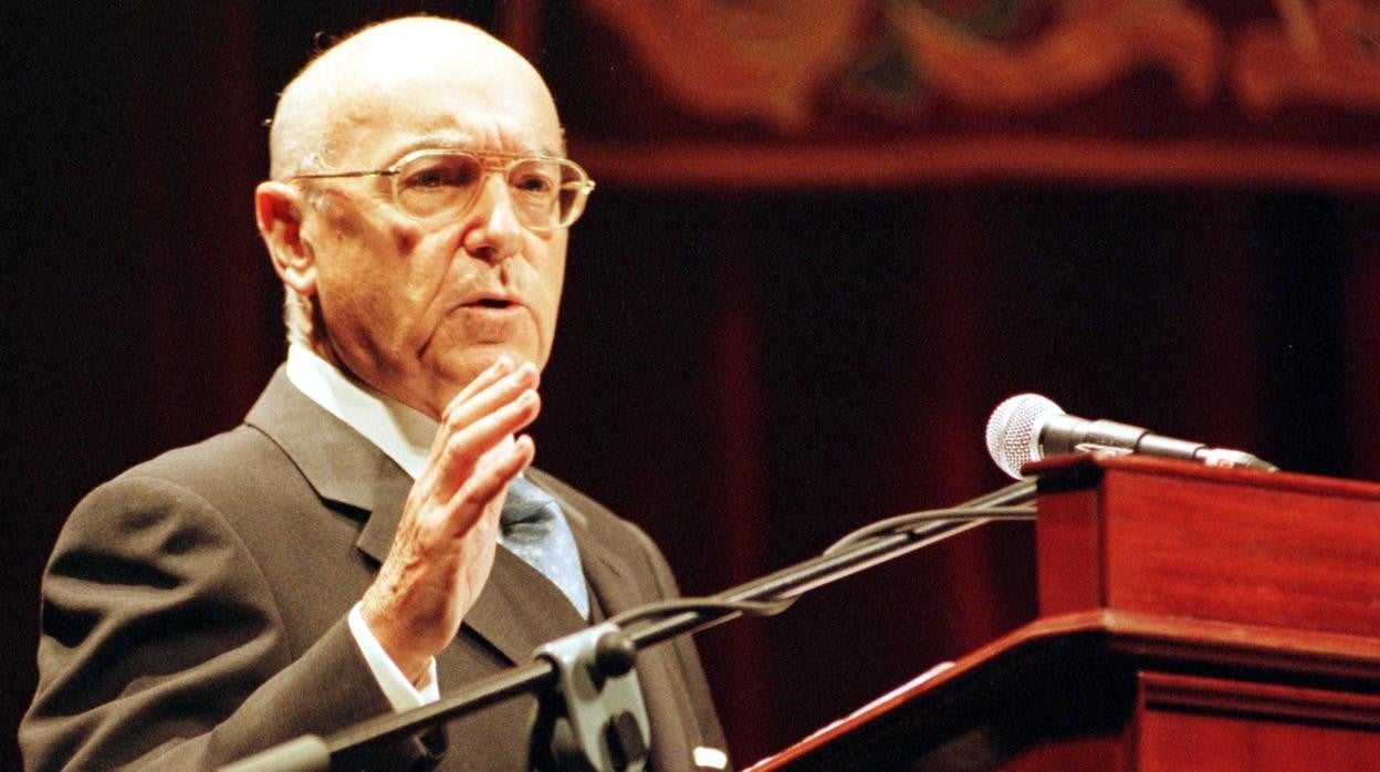 Manuel Clavero Arévalo