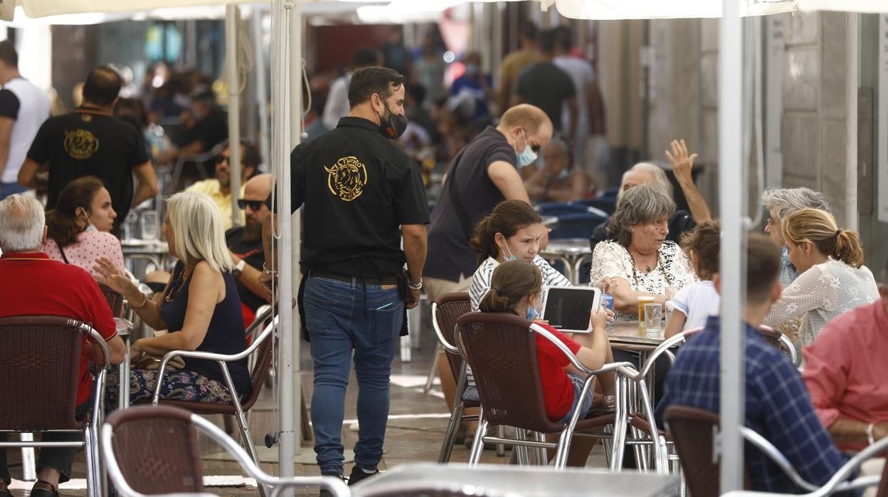 Ambiente de terrazas en el Centro de Córdoba