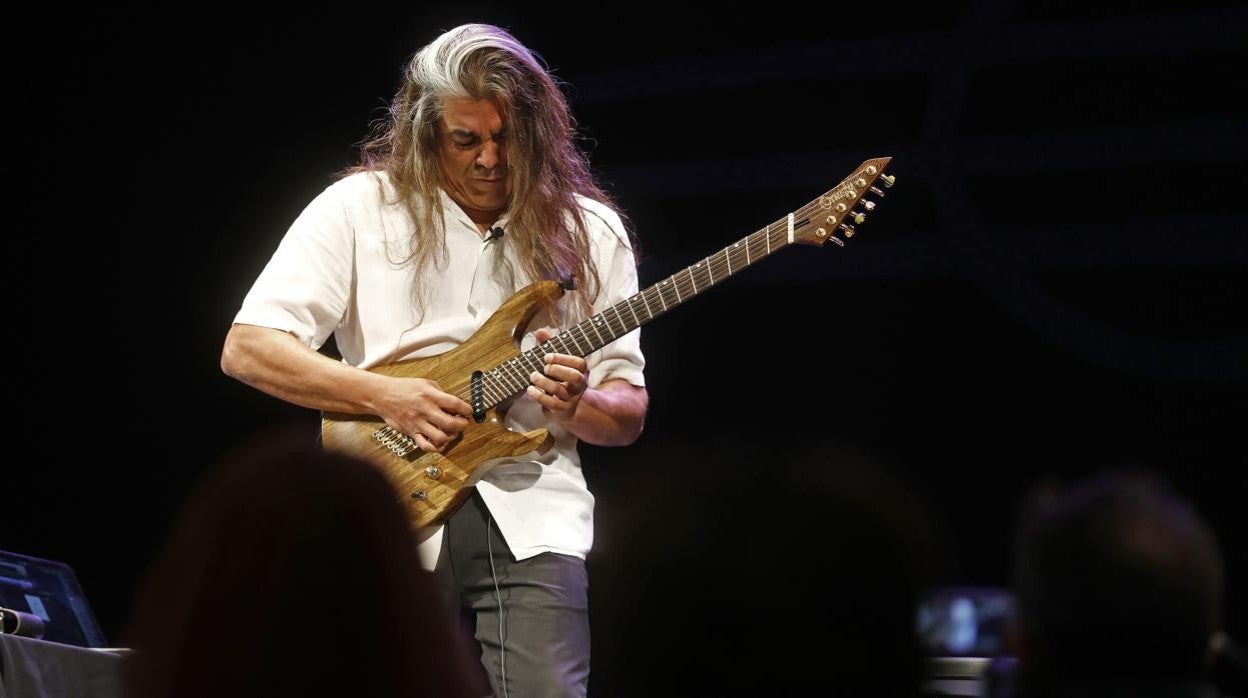 Pablo Salinas, líder de Sinfony, este jueves, en el Gran Teatro de Córdoba