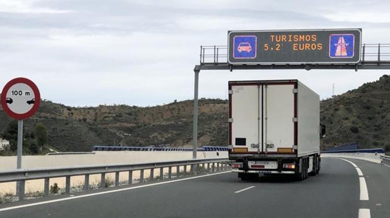 El hombre estaba en un viaducto de la AP-46