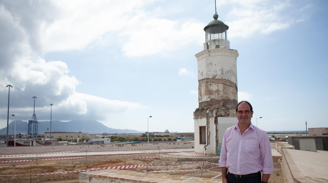 Juan Antonio Patrón, en el Fuerte de Isla Verde, en Algeciras