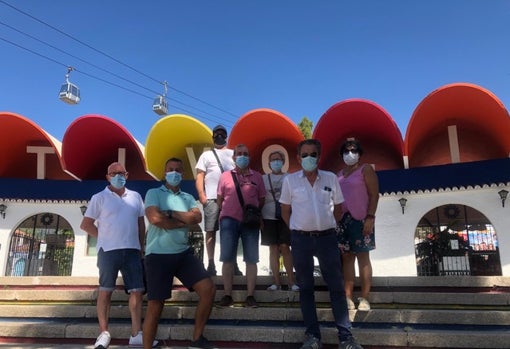 Trabajadores del parque de atracciones reunidos por ABC