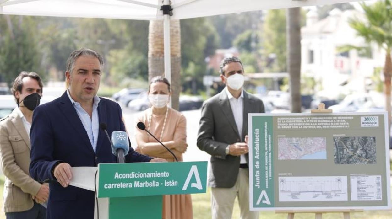 Elías Bendodo, en la presentación del proyecto de la carretera Marbella-Istán