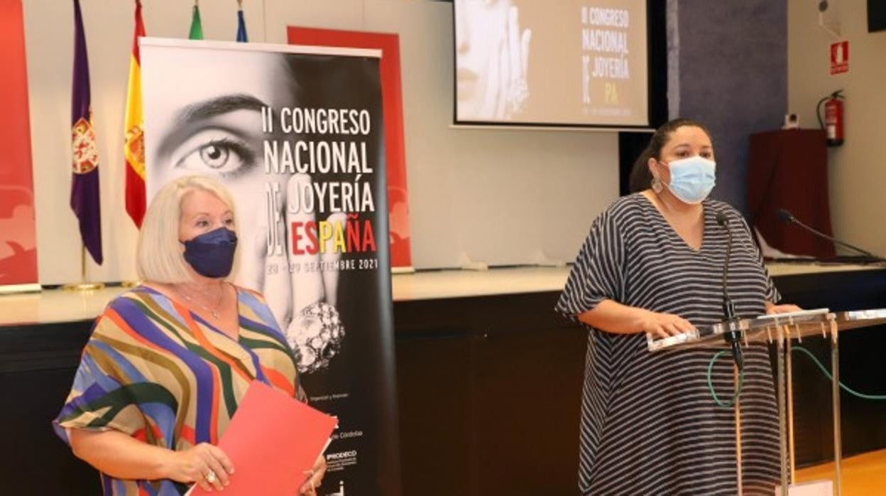 Milagros Gómez y Dolores Amo, este martes, en la presentación del Congreso de Joyería de Córdoba