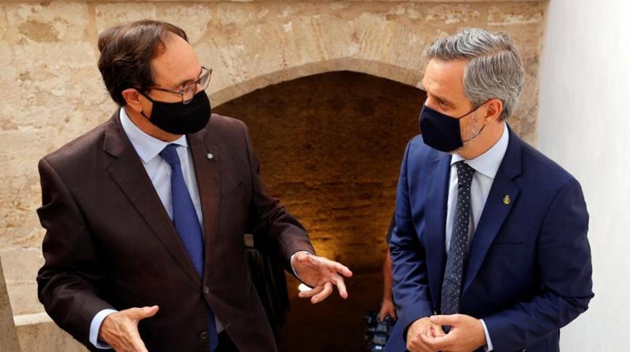 Los consejero de Hacienda de Andalucía, Juan Bravo, y Valencia, Vicent Soler
