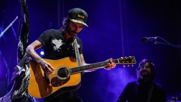 Leiva, estrella sorpresa en el concierto de Sidecars en Fuengirola