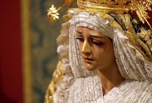 La Virgen de la Esperanza, en octubre de 2011, tras su restauración