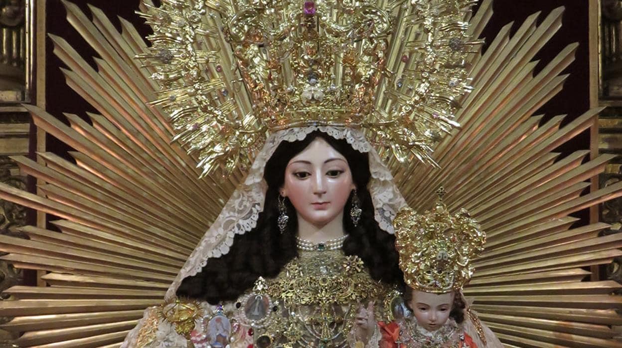 Nuestra Señora del Carmen Coronada, con el resplandor