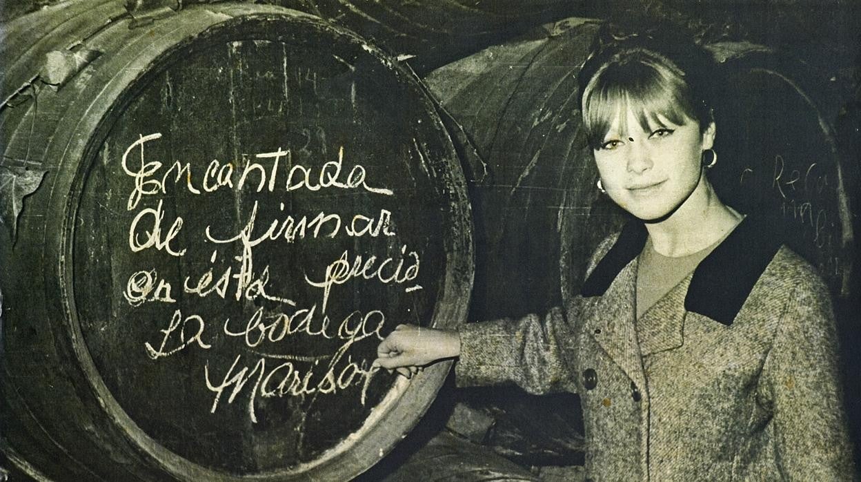 En sus barriles hay firmas de numerosos personajes ilustres de la cultura, el deporte y la política