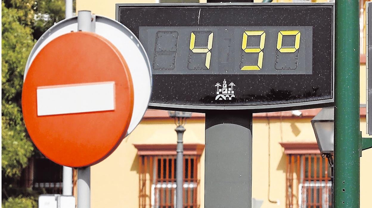 Un termómetro de Córdoba marca 49 grados durante la últma ola de calor