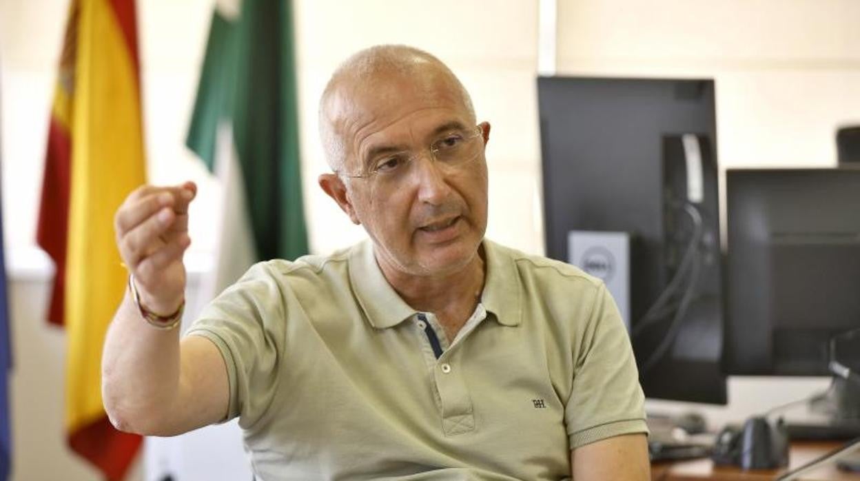 Miguel Ángel García, en su despacho oficial en la Consejería de Empleo en Sevilla