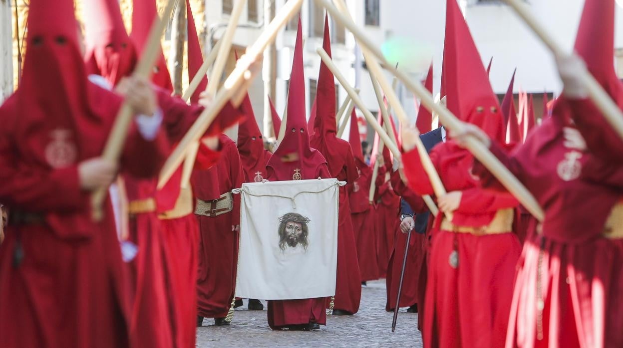 Nazarenos de la cofradía del Buen Suceso