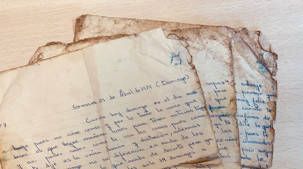 La misiva consta de tres hojas y el papel ha resistido el paso del tiempo y el contacto con la basura