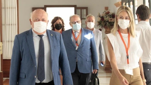 Los andaluces esperan una media de 44 días para operarse y 86 para ver a un especialista