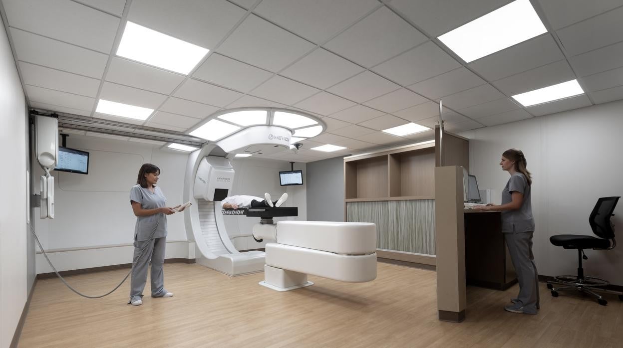 Uno de los equipos de tratamiento oncológico de Mevion