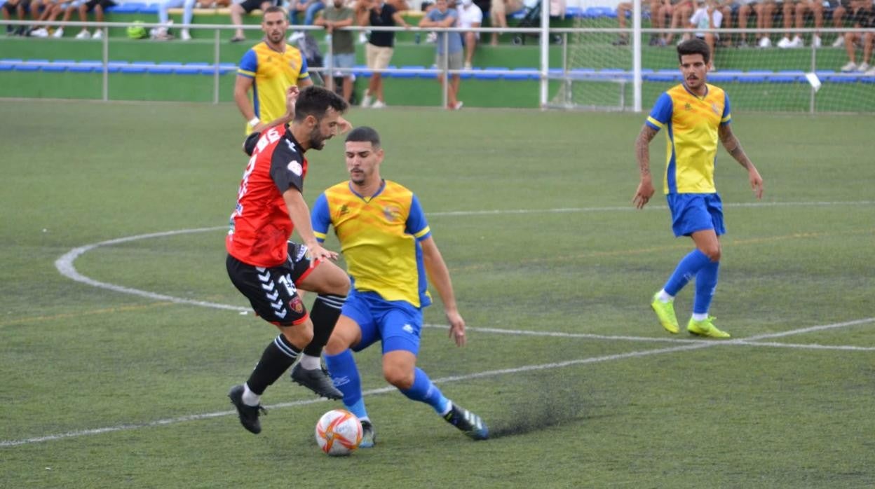 El Salerm Puente Genil cerró la jornada para los equipos cordobeses en la visita al Conil