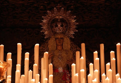 Virgen de la Esperanza, una de las imágenes que despiertan mayor devoción en Málaga