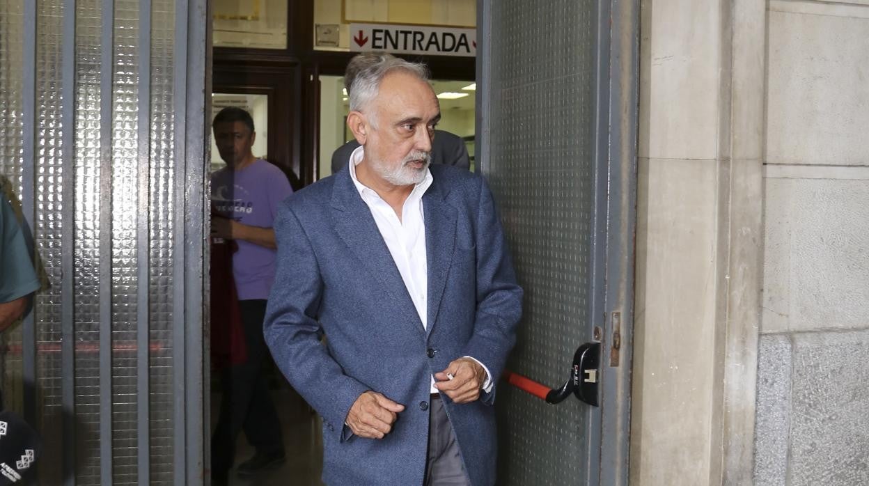 Fernando Villén sale de los juzgados tras declarar en octubre de 2018