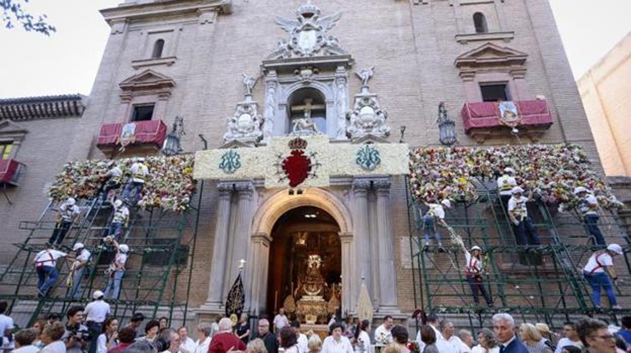 Salida de la Virgen de las Angustias en Granada