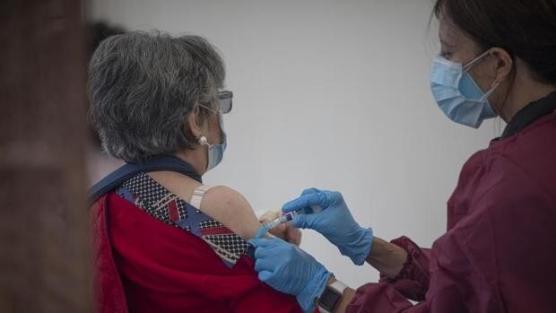 Andalucía empieza a vacunar contra la gripe el próximo 14 de octubre a mayores de residencias y sanitarios