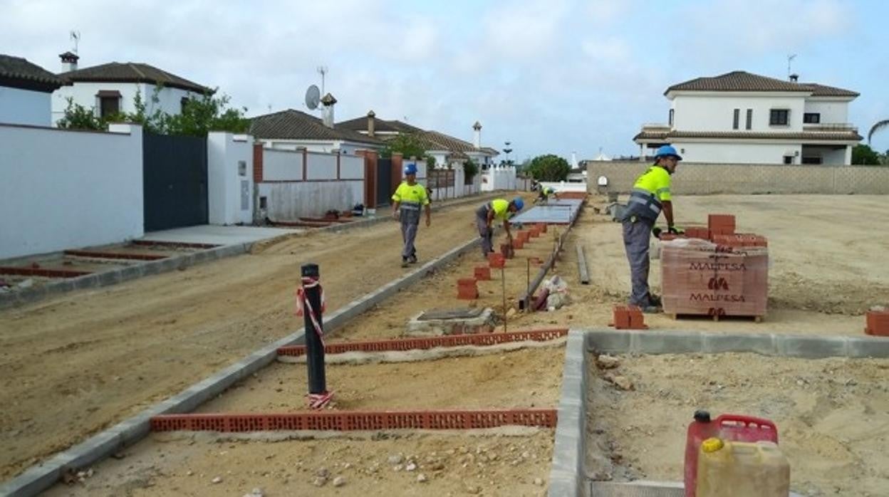Trabajos recientes de urbanización en Soto del Águila, en Chiclana