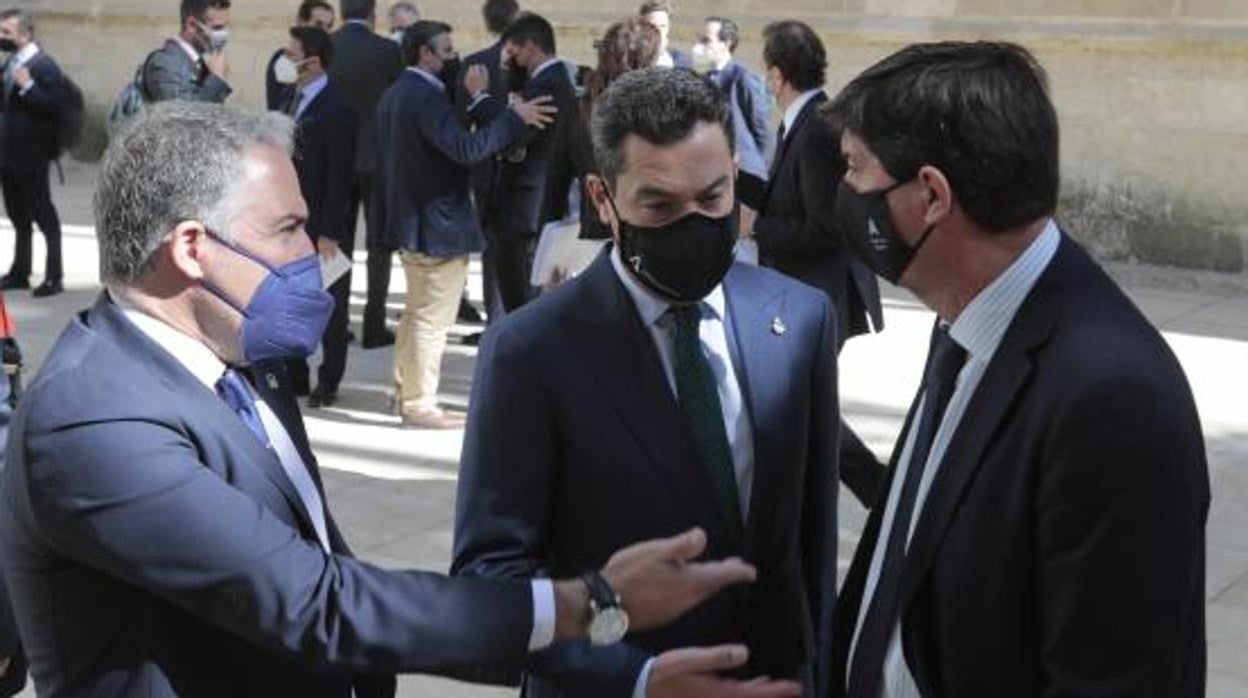 Juanma Moreno anuncia ayudas a la contratación de los jóvenes y un ingreso social para la Infancia