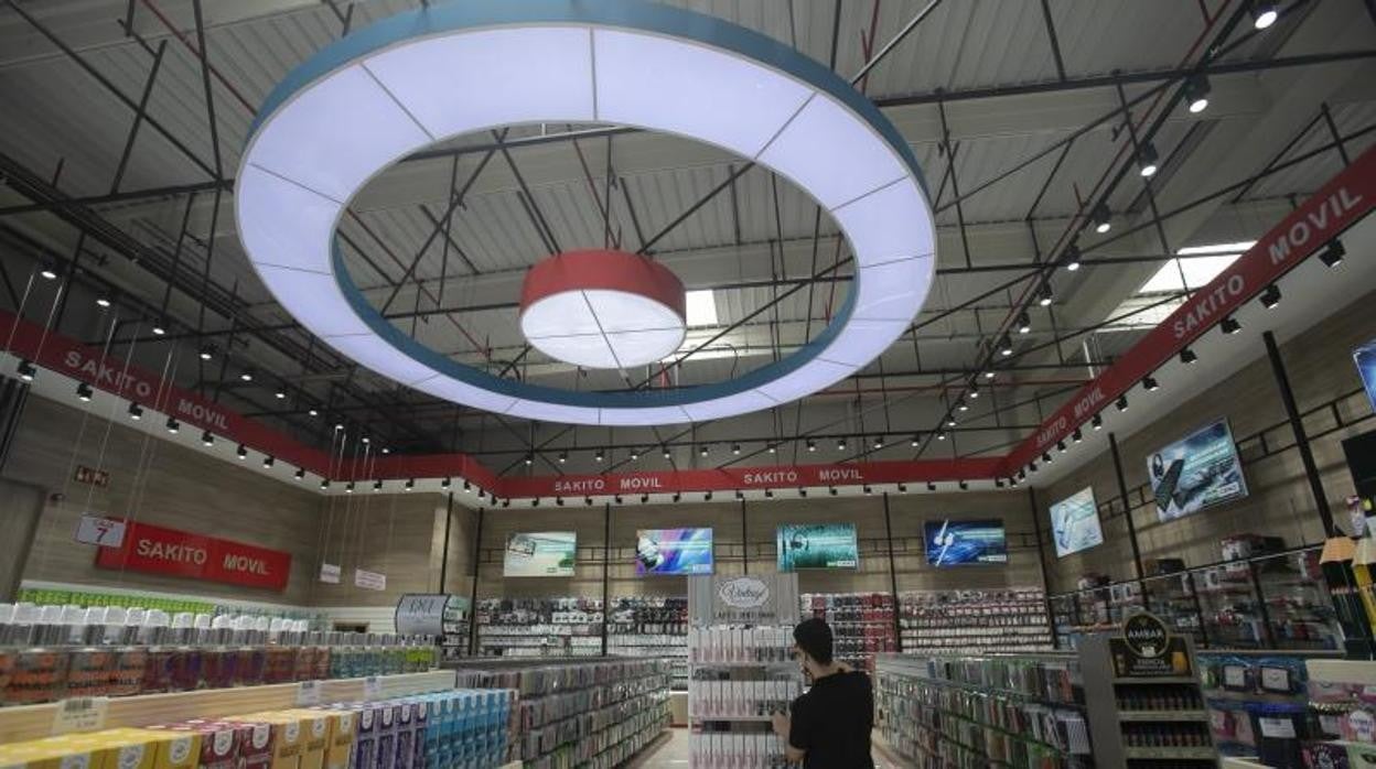 Interior de una tienda en un centro comercial de Córdoba, en una imagen de archivo