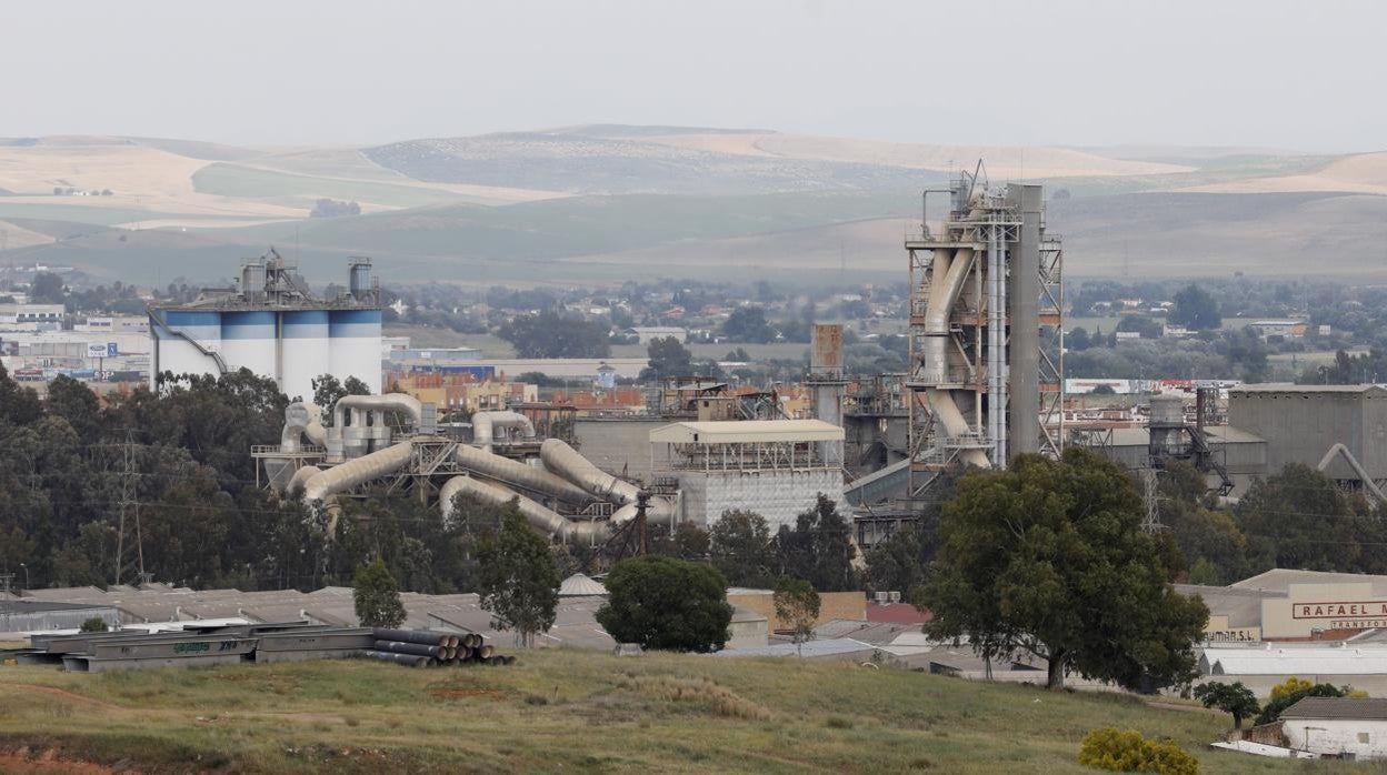 Imagen de las instalaciones de la cementera Cosmos en Córdoba