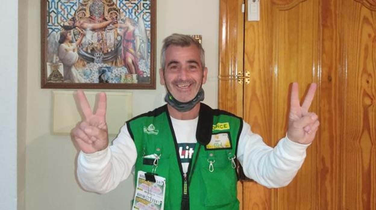 Juan Carlos Montalbán es el vendedor de Otura que ha repartido el premio