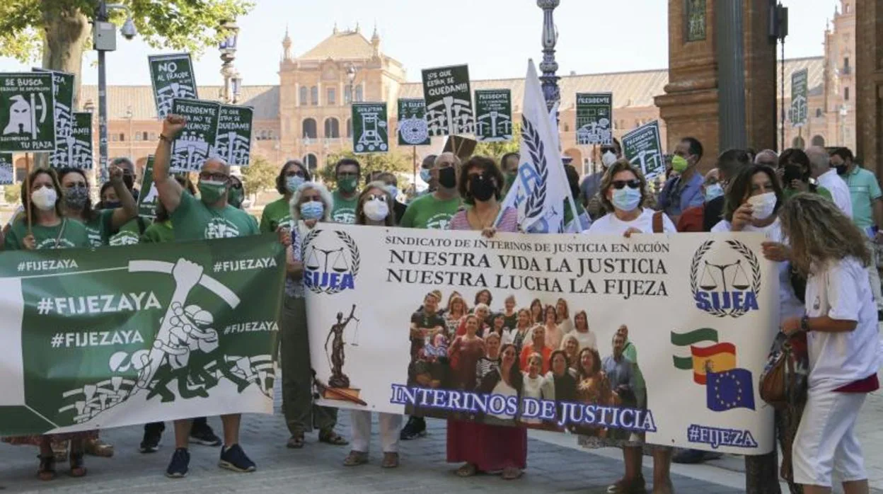 Concentración de interinos ante la Subdelegación del Gobierno en Sevilla el pasado junio