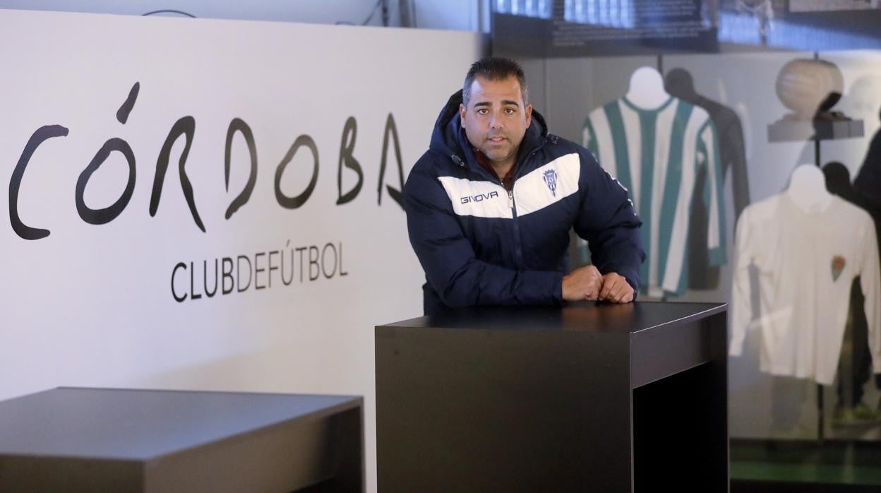 El entrenador del Córdoba, Germán Crespo, este miércoles, en el antepalco del estadio El Arcángel