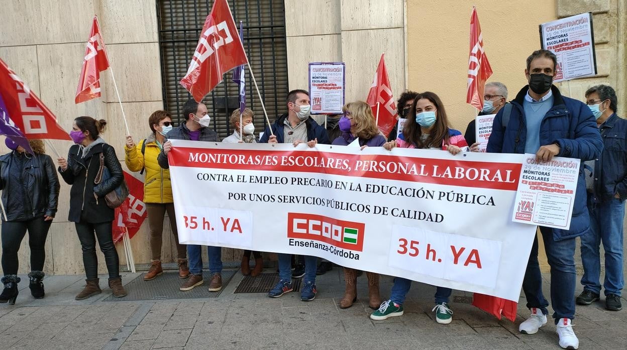 Concentración a las puertas de la Delegación del Gobierno de la Junta en Córdoba