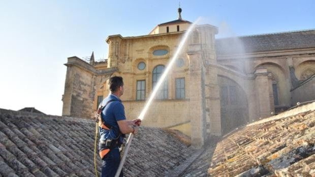 Incendios, humedades, clima y exceso de turismo, riesgos para la Mezquita-Catedral de Córdoba