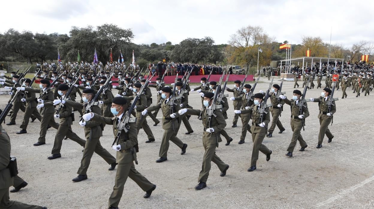 Desfile de los soldados de la Brigada Guzmán El Bueno X