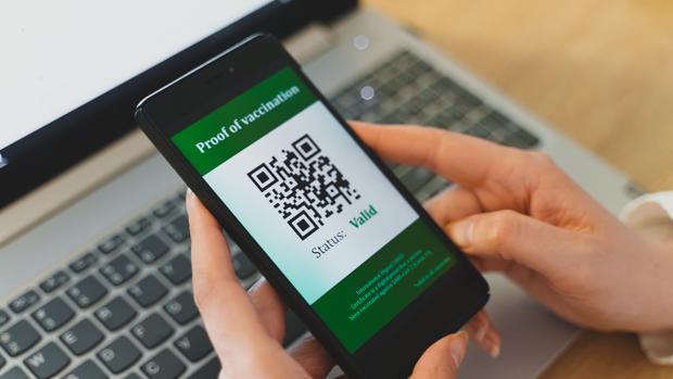 Las peticiones del pasaporte Covid en Andalucía se duplican en la última semana