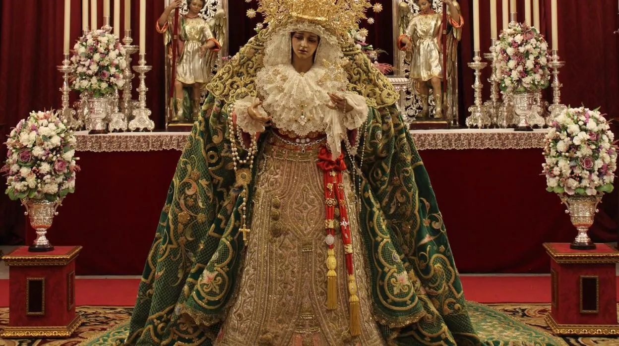 De traje de luces al ajuar de la Virgen: la Esperanza de Córdoba estrena  una nueva saya de origen torero