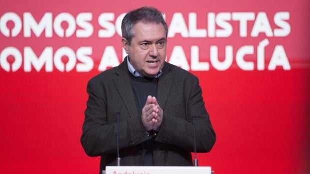 Espadas insiste en la crisis de la gestión sanitaria y la Junta de Andalucía le ofrece que se entreviste con el consejero