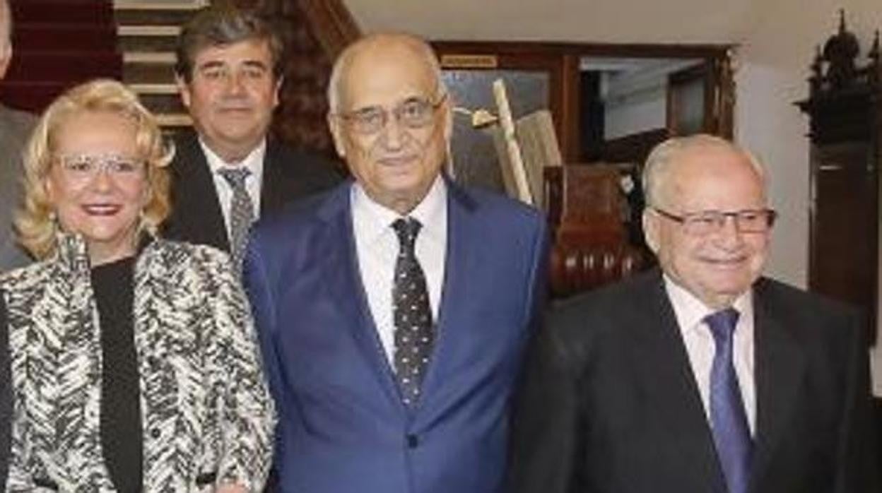 Joaquín Gisbert, en el centro de la imagen