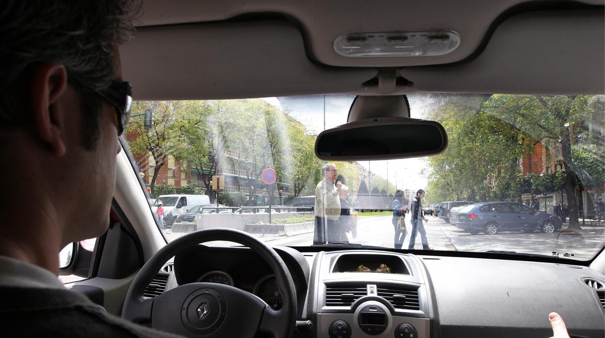 Un conductor en la avenida de Barcelona