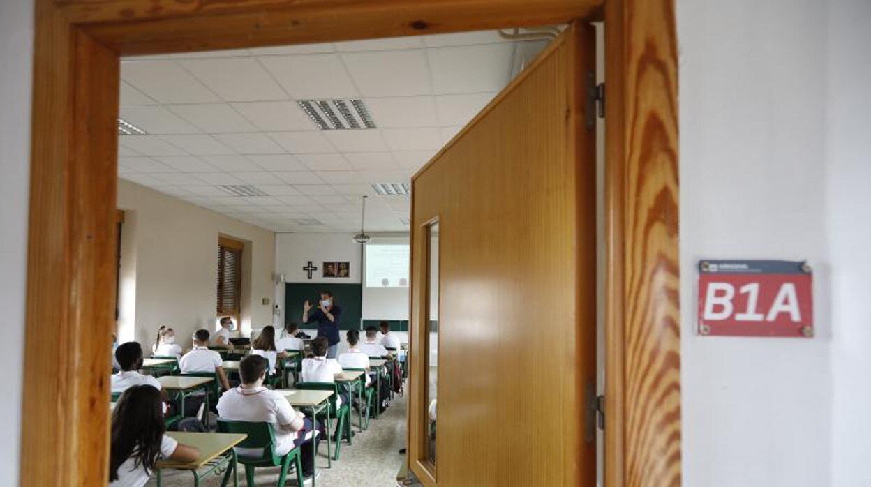 Un aula de un colegio concertado con las medidas Covidud