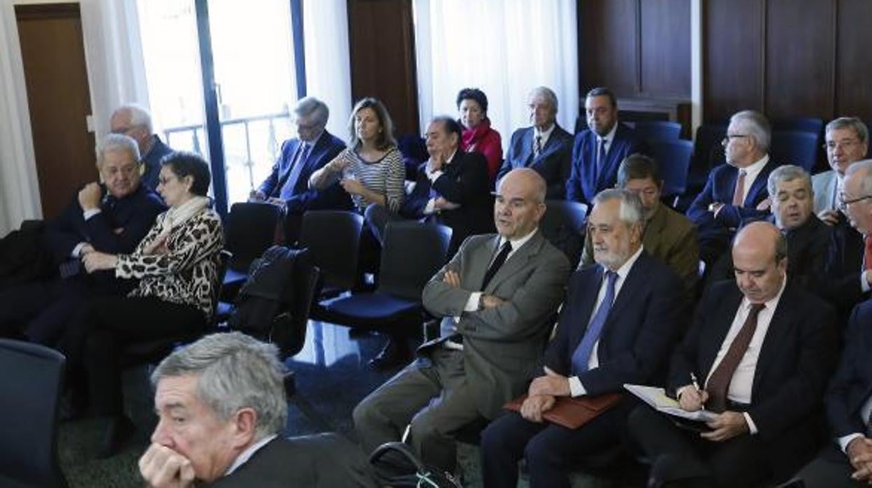 Los ex altos cargos acusados en el juicio de la pieza política de los ERE en la Audiencia de Sevilla
