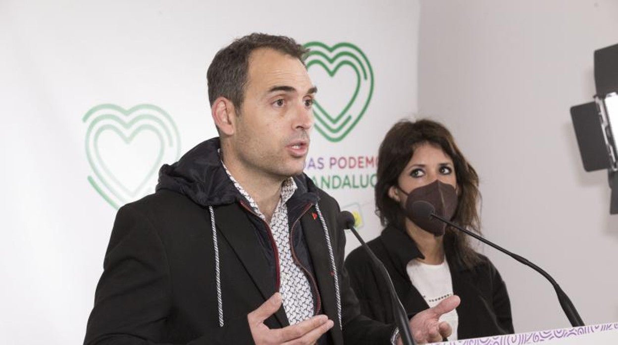 Toni Valero, coordinador de IU, y Martina Velarde, lideresa de Podemos en Andalucía