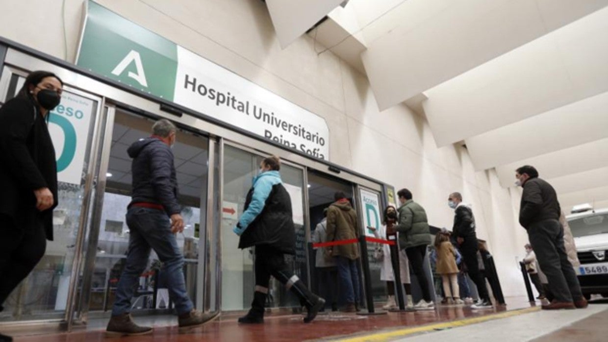 Acceso a las consultas externas del Hospital Reina Sofía de Córdoba