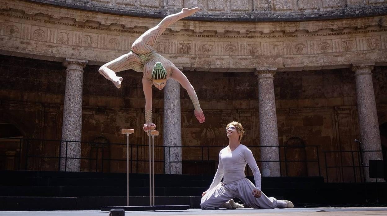 Espectáculo del Circo del Sol en el palacio de Carlos V en la Alhambra, Granada