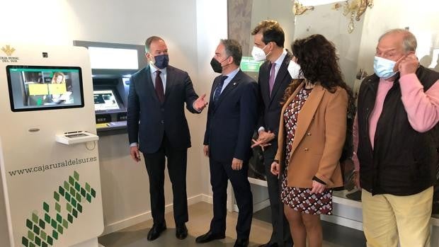 Caja Rural del Sur, Vodafone y la Junta colaboran en una aplicación que acerca las sucursales bancarias a zonas rurales de Córdoba